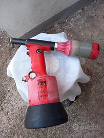 rivettatrice pneumatica  FAR RAC180
