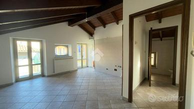 2 LOCALI A CRESCENTINO