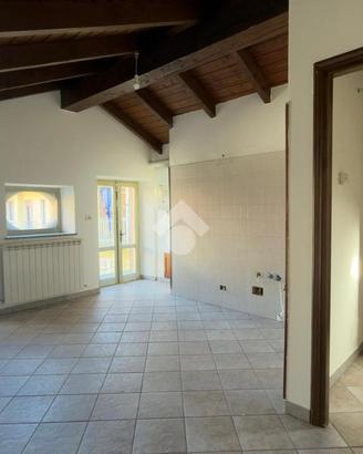 2 LOCALI A CRESCENTINO