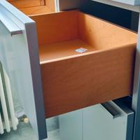 mobiletti bagno e specchiera 