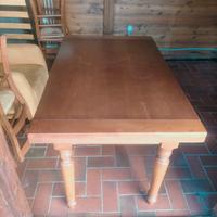 Tavolo in legno massello allungabile 