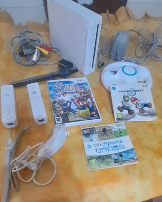 NINTENDO WII CON GIOCHI E TELECOMANDI 