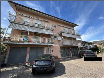 Immobile in asta di 192 m² con 2 locali e box auto
