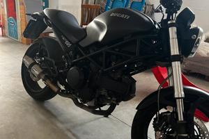 Ducati Monster 695
