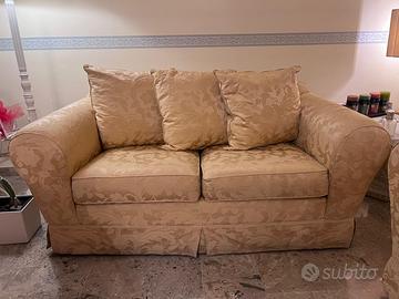 Divano a 2 posti damascato giallo oro