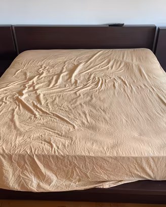 Letto matrimoniale + comodini