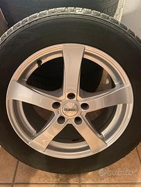 Pneumatici con cerchioni