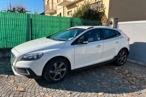 Volvo v40 cross country