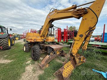 Escavatore gommato BENFRA 3R