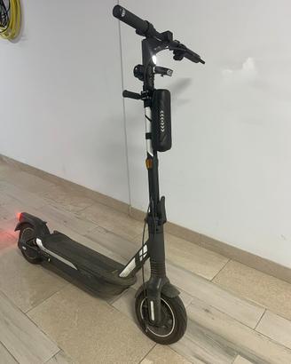 Monopattino Ninebot G2 Max sbloccato 50km/h