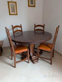 tavolo da pranzo rotondo con sedie