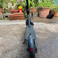 Monopattino elettrico funzionante