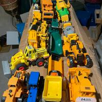 Lotto giocattoli mezzi agricoli e movimento terra