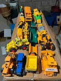 Lotto giocattoli mezzi agricoli e movimento terra