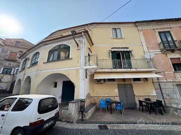 3 LOCALI A GIFFONI VALLE PIANA