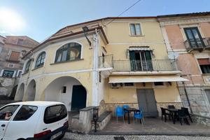 3 LOCALI A GIFFONI VALLE PIANA