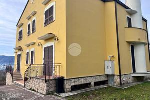 BIFAMILIARE A MONTESARCHIO