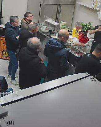 Vendita nota pizzeria perfettamente avviata