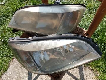 2 Fari anteriori dx e sx Opel Zafira prima serie