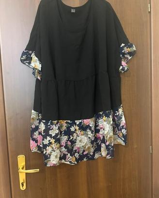 Maglia nera con fiori