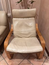 Sedia a dondolo POÄNG e poggiapiedi