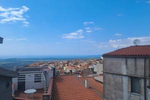 Ampia casa singola nel cuore del paese