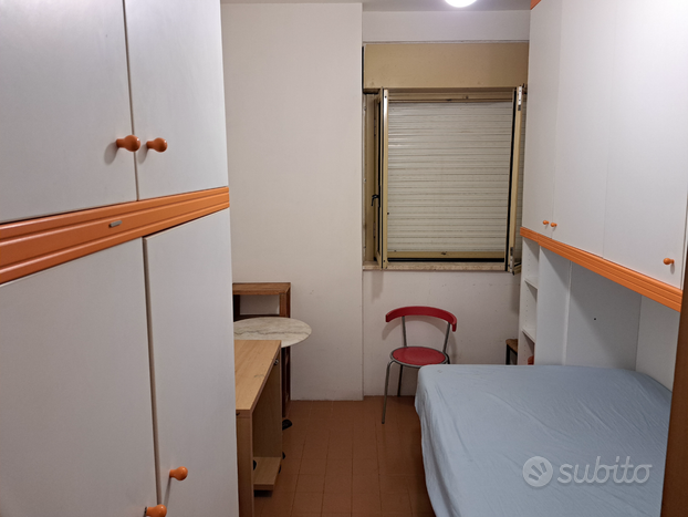 Singola zona EUR con bagno privato