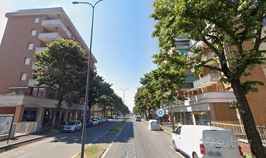 Stanza singola con balcone in centro città
