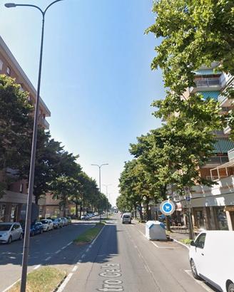 Stanza singola con balcone in centro città