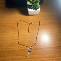 collana d'oro con ciondolo a farfalla 