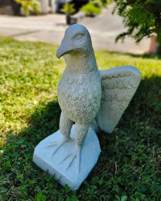 Falco Pellegrino in pietra 
