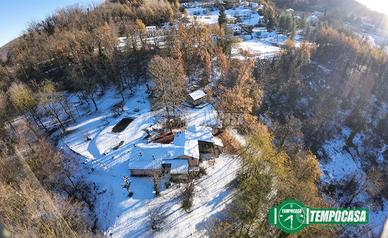 VILLA CON PISCINA E STRADA PRIVATA!!