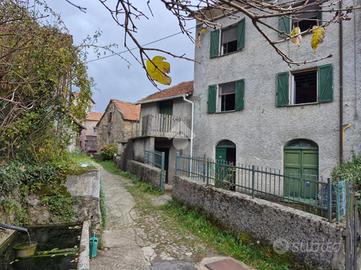 CASA SEMINDIPENDENTE A MONTOGGIO