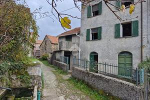 CASA SEMINDIPENDENTE A MONTOGGIO