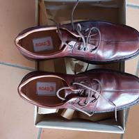 Scarpa NUOVA da uomo n. 41  con legacci. 