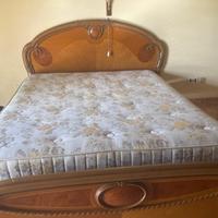 Letto matrimoniale completo di materasso