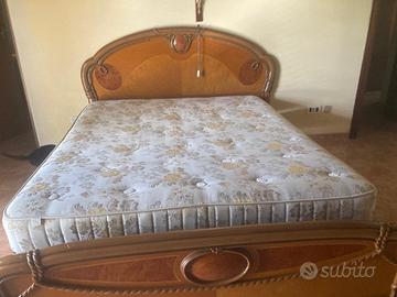 Letto matrimoniale completo di materasso