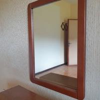 Specchio con cornice in legno