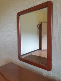 Specchio con cornice in legno