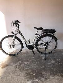 Bici bicicletta elettrica city donna atala bosch