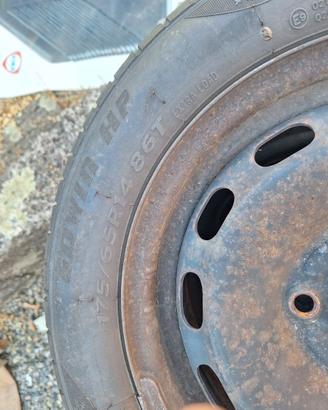 Gomme invernali 175/65 R14 con cerchi