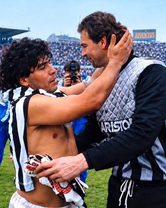 fotografia Maradona Juventus vs Napoli 