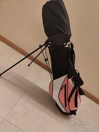 Sacco con le mazze da golf