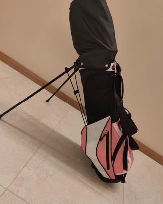 Sacco con le mazze da golf