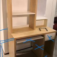 Scrivania Ikea.