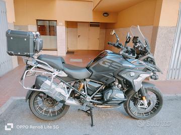 Moto in perfette condizioni, com nuova.