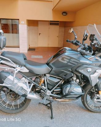 Moto in perfette condizioni, com nuova.