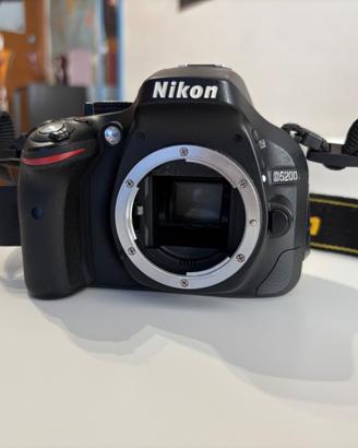 Nikon D5200 + Nikon AF-S DX 18-140mm  ED VR
