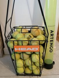 Cesto, tubo e palline padel