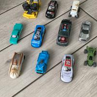 Set collezione hot wheels + intruso